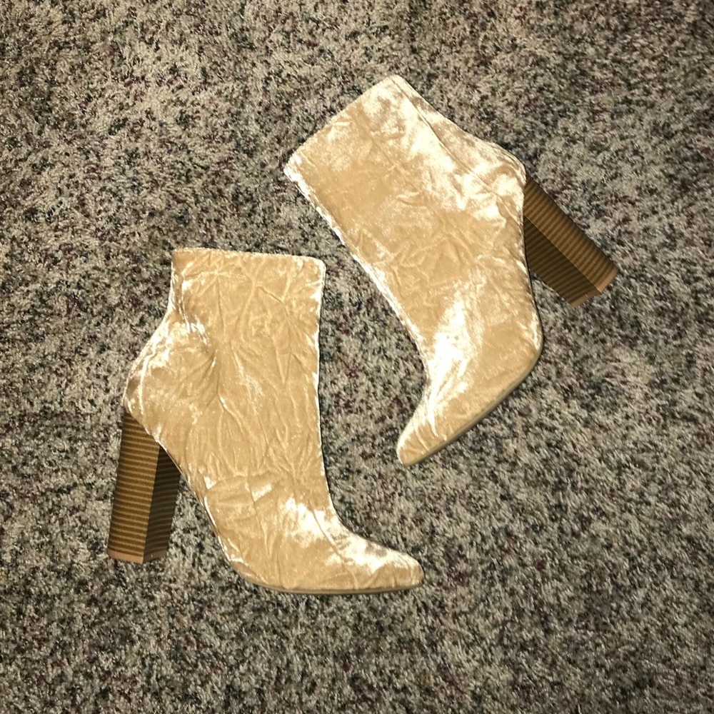 Gold Crushed Velvet Pointed Toe 3.5in Heeled Dressy Boots